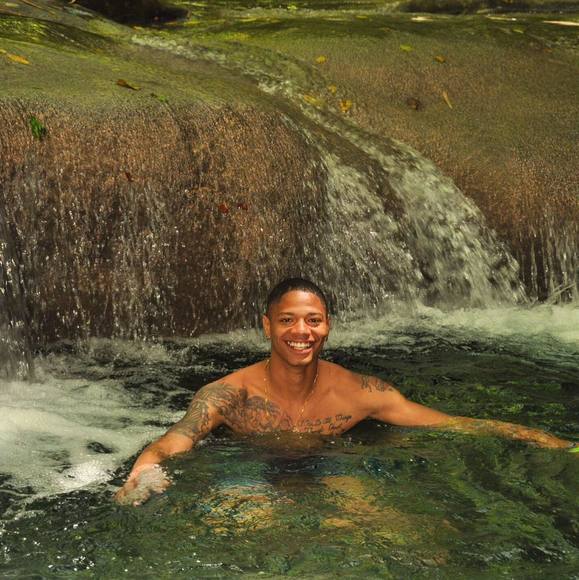 Meet your Posher, Derrick - Picture 1 of 1